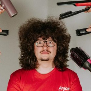 蓄发哥：我没赚大钱，剪完头会向慈善机构捐赠头发