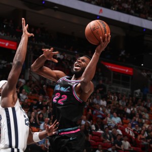 半岛体育官网-维金斯28+7生涯里程碑 热火主场轻取灰熊取得三连胜