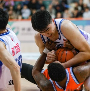 卫冕冠军轰然倒下！榜首一夜易主，北京连升2位，7-12乱成一锅粥