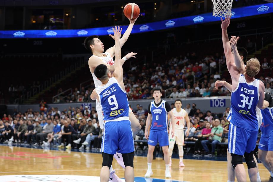 [图]世预赛-朱俊龙19分 中国男篮力克中国台北男篮